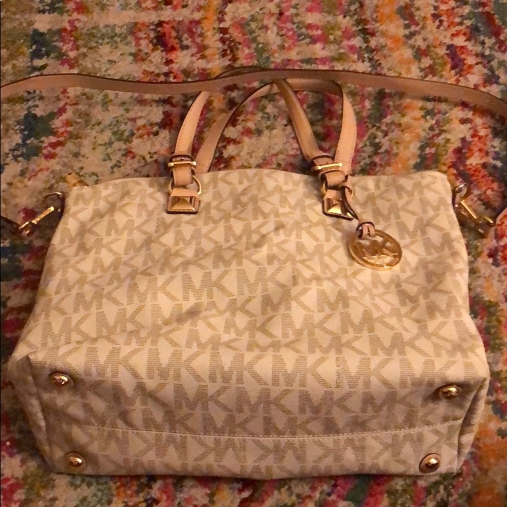 Never worn Micheal Kors cross body/shoulder bag